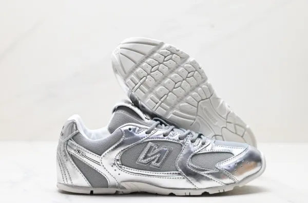 New Balance 530 Black Leather Sneakers - 13