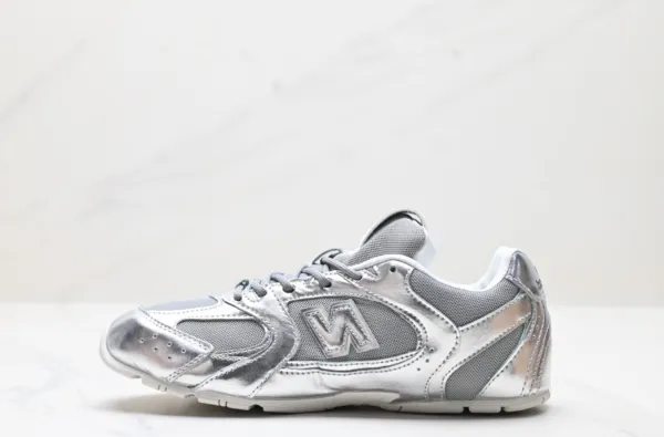 New Balance 530 Black Leather Sneakers - 8