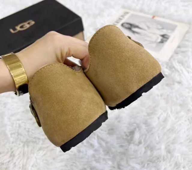 UGG Slippers Shearling-Lined Platform Slip-On product detail image 23