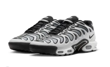 Nike Air Max Plus White/Black Wave Sneakers - 1