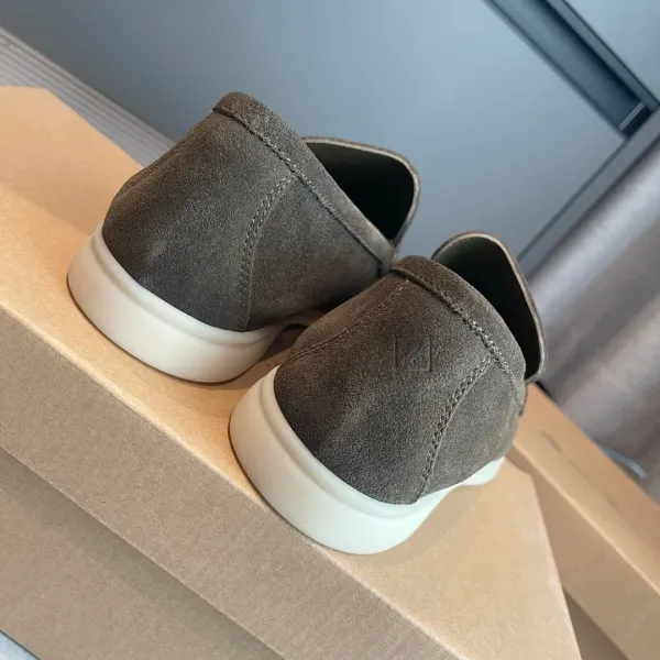 Tod's Gommino Loafers Beige Suede Casual Shoes - 8