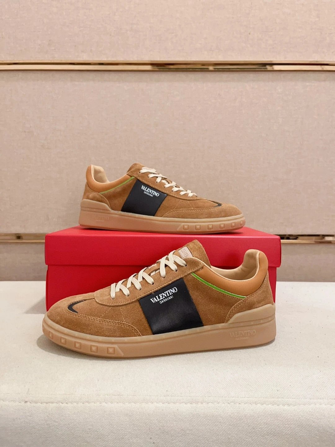 Valentino Garavani Upvillage Sneaker Camel Black