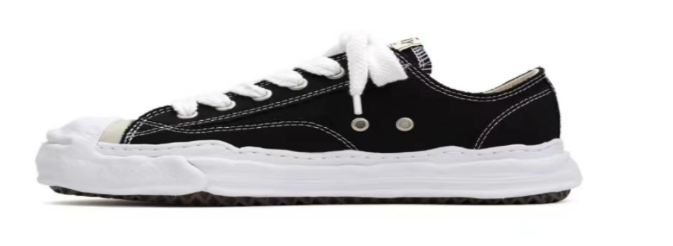 Maison Mihara Yasuhiro Peterson Low Black White
