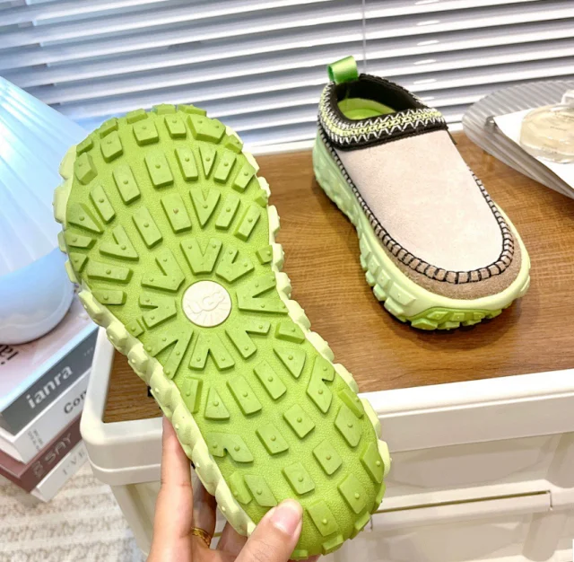 UGG Slippers Shearling-Lined Platform Slip-On product detail image 20