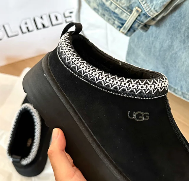 UGG Slippers Shearling-Lined Platform Slip-On product detail image 11