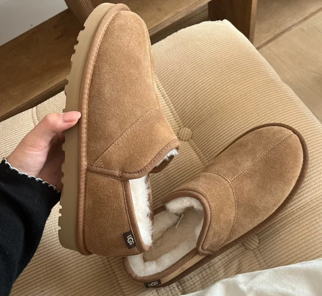 UGG Slippers Shearling-Lined Platform Slip-On product detail image 7