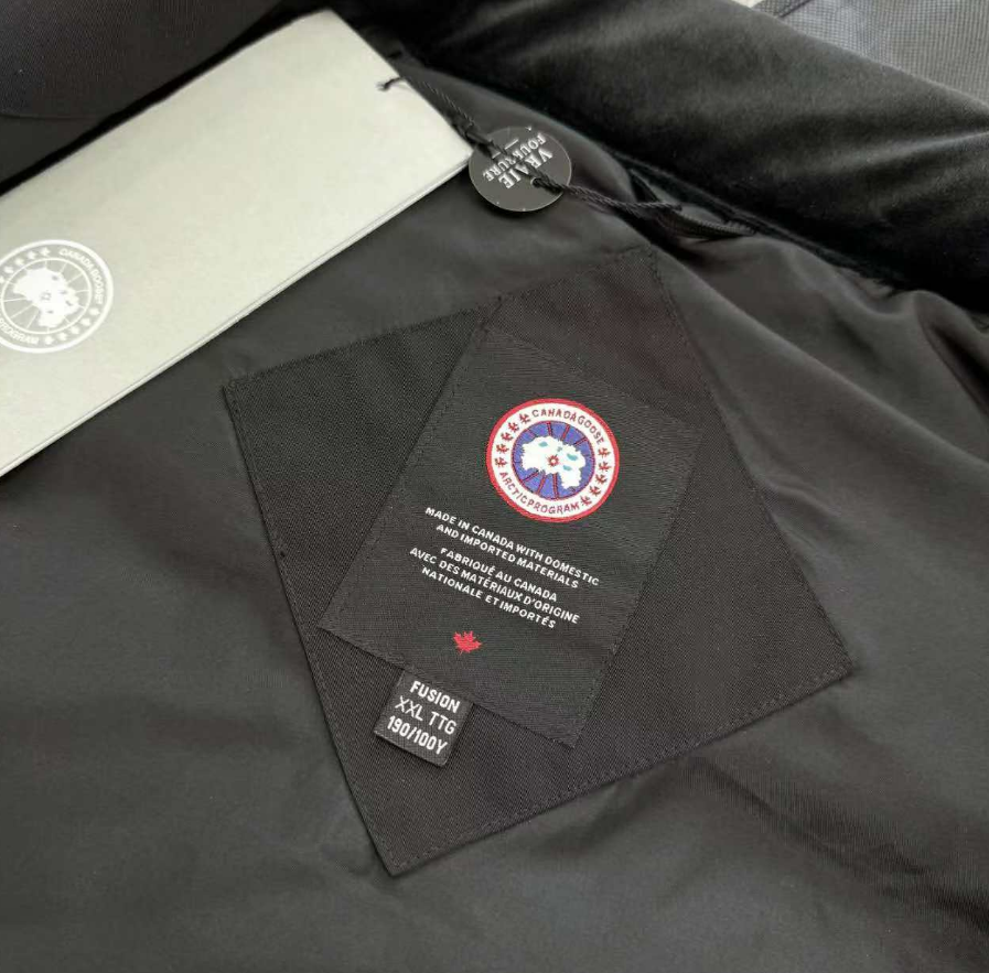 Canada Goose Arctic Program Vest Black Outerwear - 12