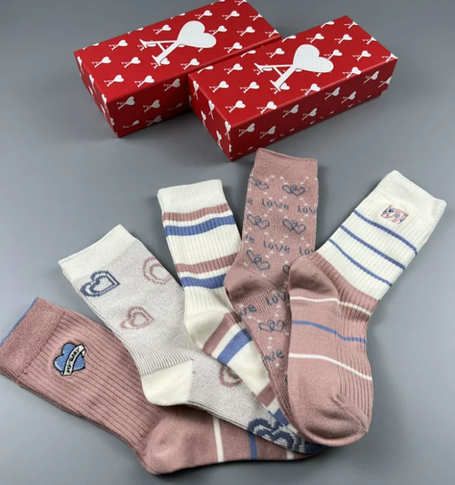 AMI Paris Socks Heart Logo Crew product detail image 11