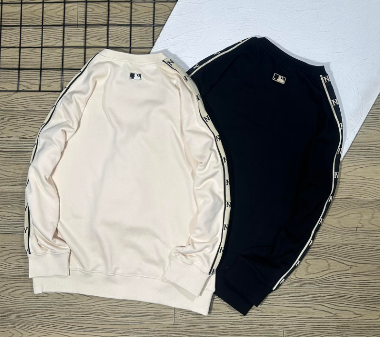 MLB New York Yankees Tape Trim Crewneck Hoodie Beige and Black - 3