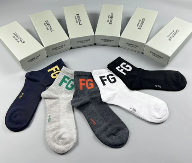 AMI Paris Socks Heart Logo Crew product detail image 13