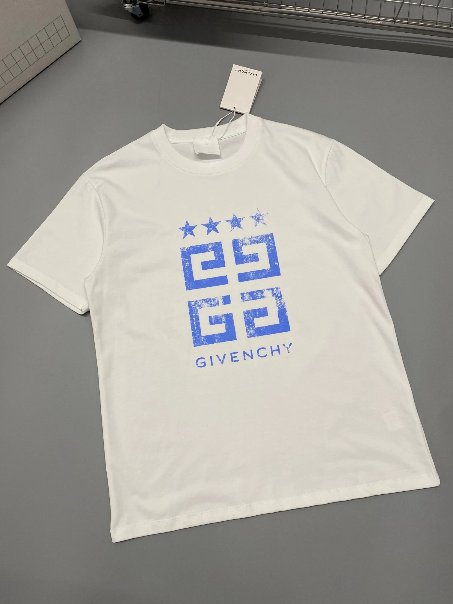 11白色