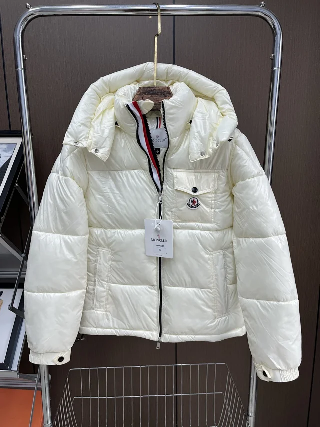 Moncler Down Jackets Hooded Quilted Jacket product detail image 10