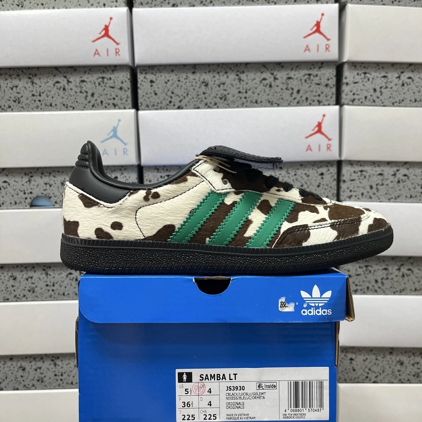 JS3930 White Green