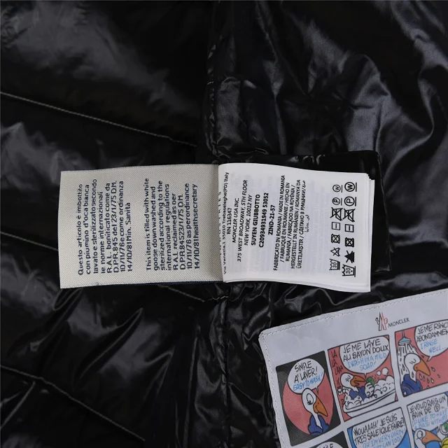 Moncler Down Jackets Hooded Puffer Jacket with Sleeve Logo Patch product detail image 38