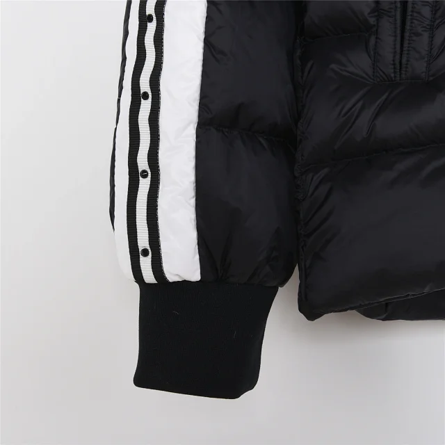 Moncler Down Jackets Hooded Puffer Jacket with Sleeve Logo Patch product detail image 7