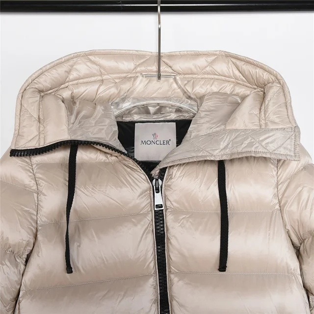 Moncler Down Jackets Hooded Puffer Jacket with Sleeve Logo Patch product detail image 32