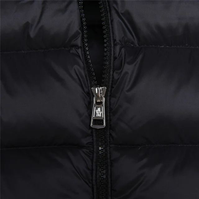 Moncler Down Jackets Hooded Puffer Jacket with Sleeve Logo Patch product detail image 4