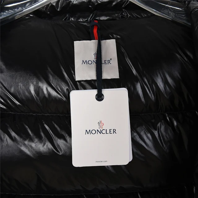 Moncler Down Jackets Hooded Puffer Jacket with Sleeve Logo Patch product detail image 65