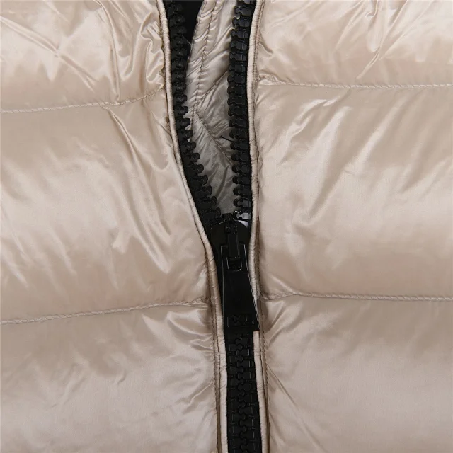 Moncler Down Jackets Hooded Puffer Jacket with Sleeve Logo Patch product detail image 33