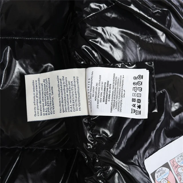 Moncler Down Jackets Hooded Puffer Jacket with Sleeve Logo Patch product detail image 66