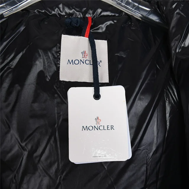 Moncler Down Jackets Hooded Puffer Jacket with Sleeve Logo Patch product detail image 75