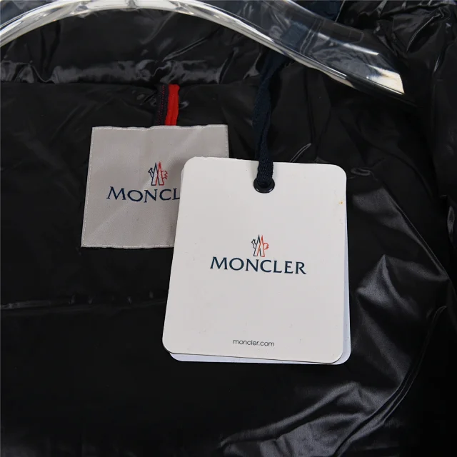 Moncler Down Jackets Hooded Puffer Jacket with Sleeve Logo Patch product detail image 85