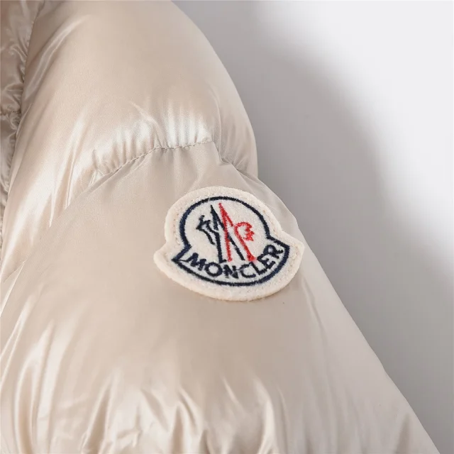 Moncler Down Jackets Hooded Puffer Jacket with Sleeve Logo Patch product detail image 34