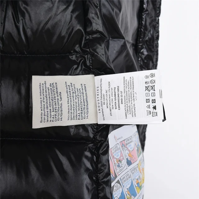 Moncler Down Jackets Hooded Puffer Jacket with Sleeve Logo Patch product detail image 47