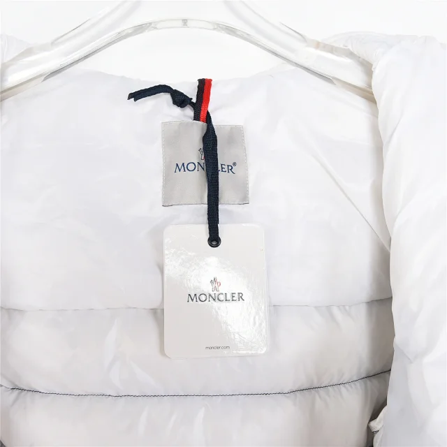 Moncler Down Jackets Hooded Puffer Jacket with Sleeve Logo Patch product detail image 95