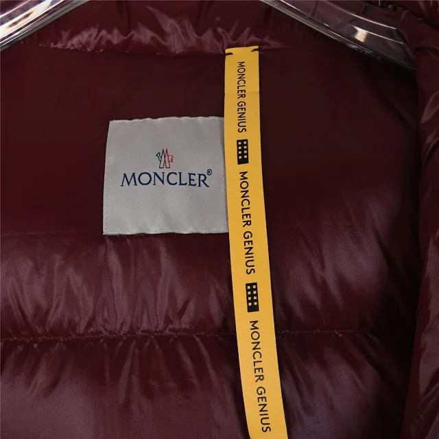 Moncler Down Jackets Hooded Puffer Jacket with Sleeve Logo Patch product detail image 18