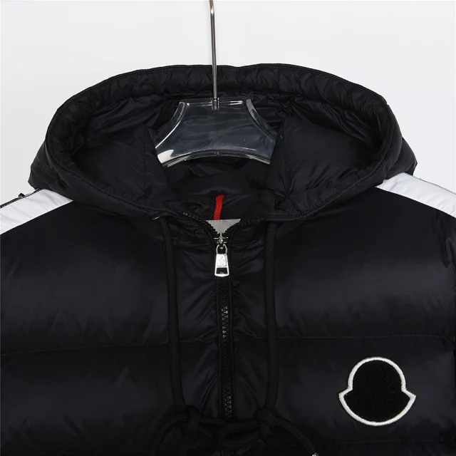 Moncler Down Jackets Hooded Puffer Jacket with Sleeve Logo Patch product detail image 3