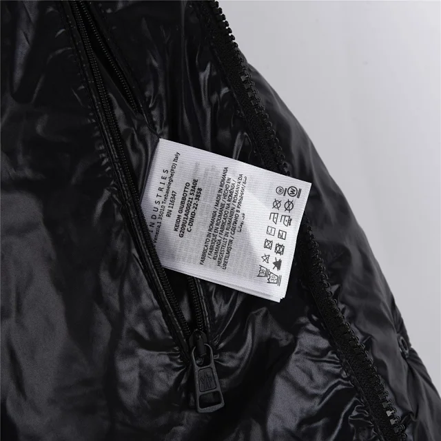 Moncler Down Jackets Hooded Puffer Jacket with Sleeve Logo Patch product detail image 28