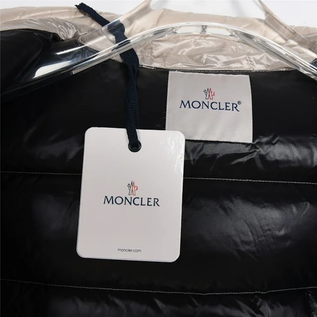 Moncler Down Jackets Hooded Puffer Jacket with Sleeve Logo Patch product detail image 37
