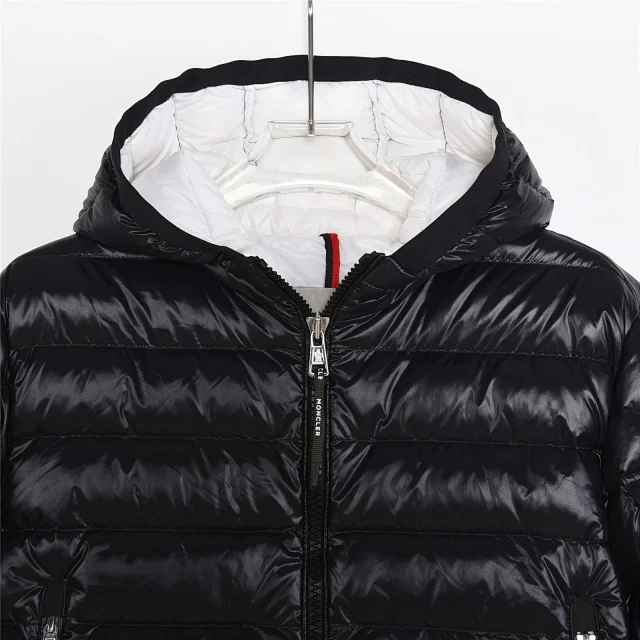 Moncler Down Jackets Hooded Puffer Jacket with Sleeve Logo Patch product detail image 90