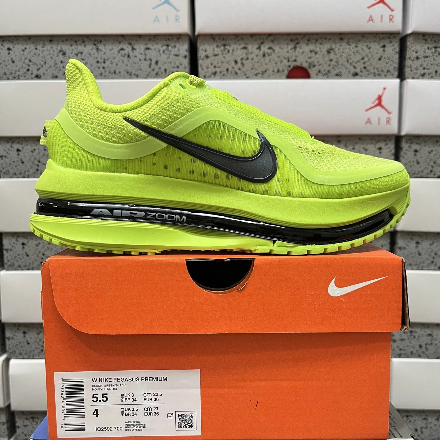 HQ2592-700 fluorescent green