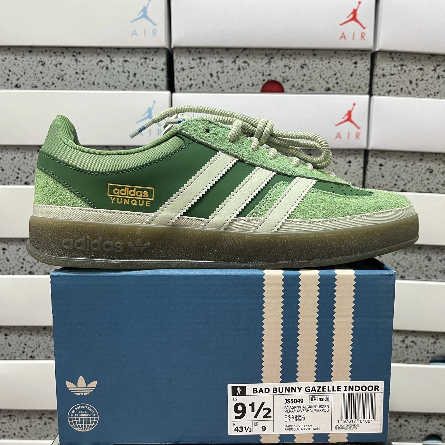 JS5049 Green Bunny