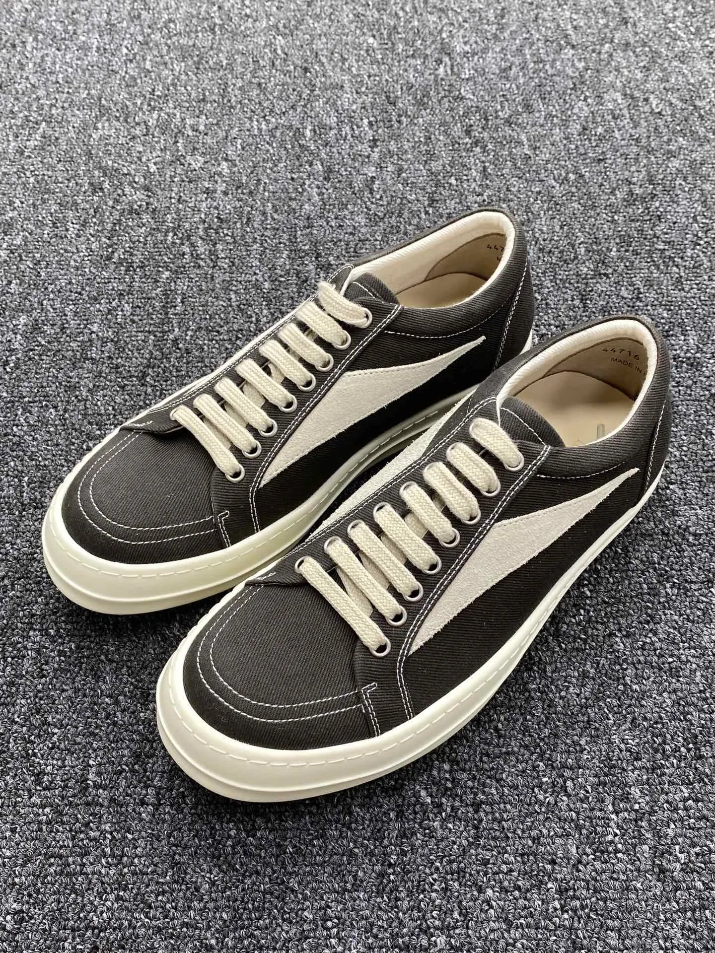 Rick Owens Sneakers Low-Top Lace-Up Canvas — RO Black and White Cloth
