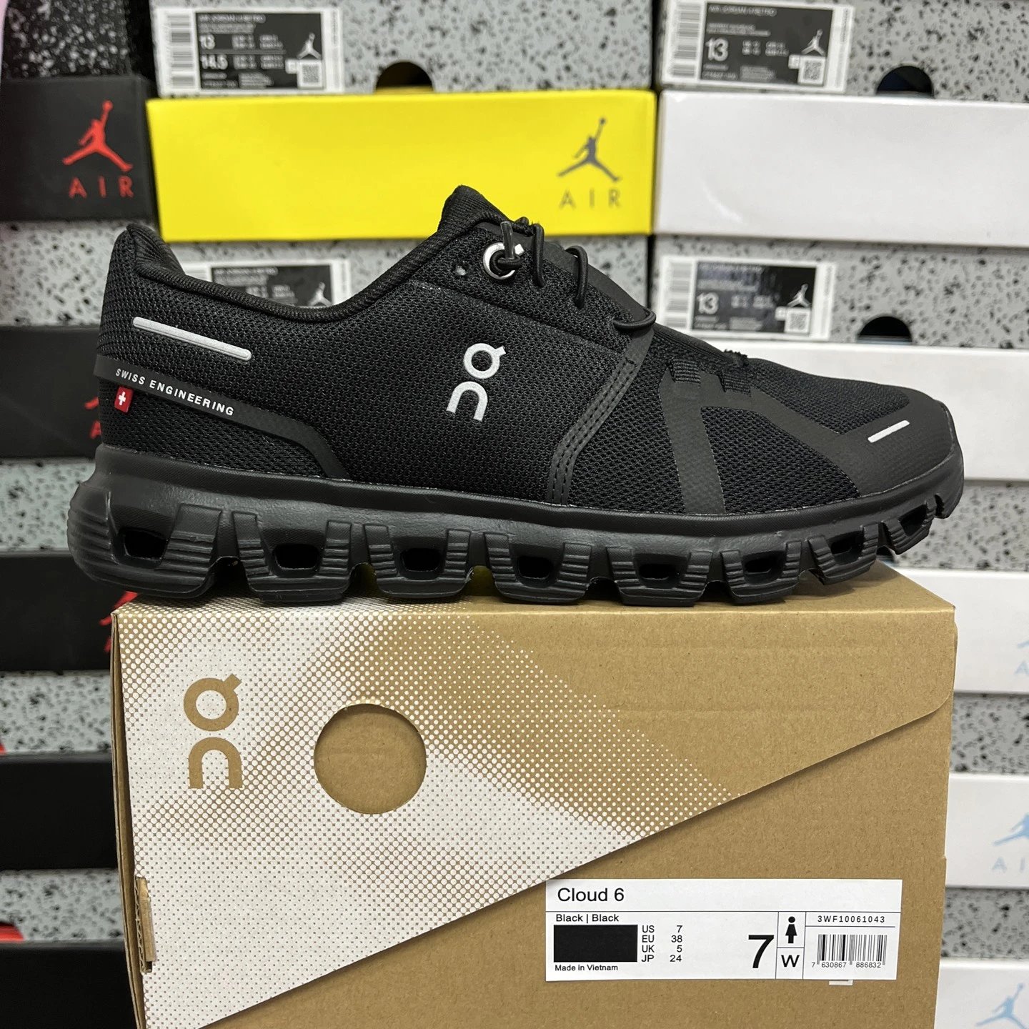 On Cloud 6 Low Black Black 3WF10061043
