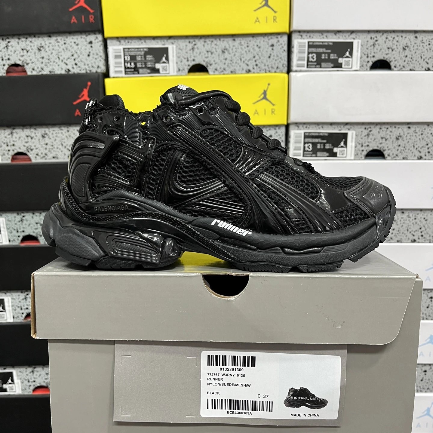 7.5 Bright Black 0135
