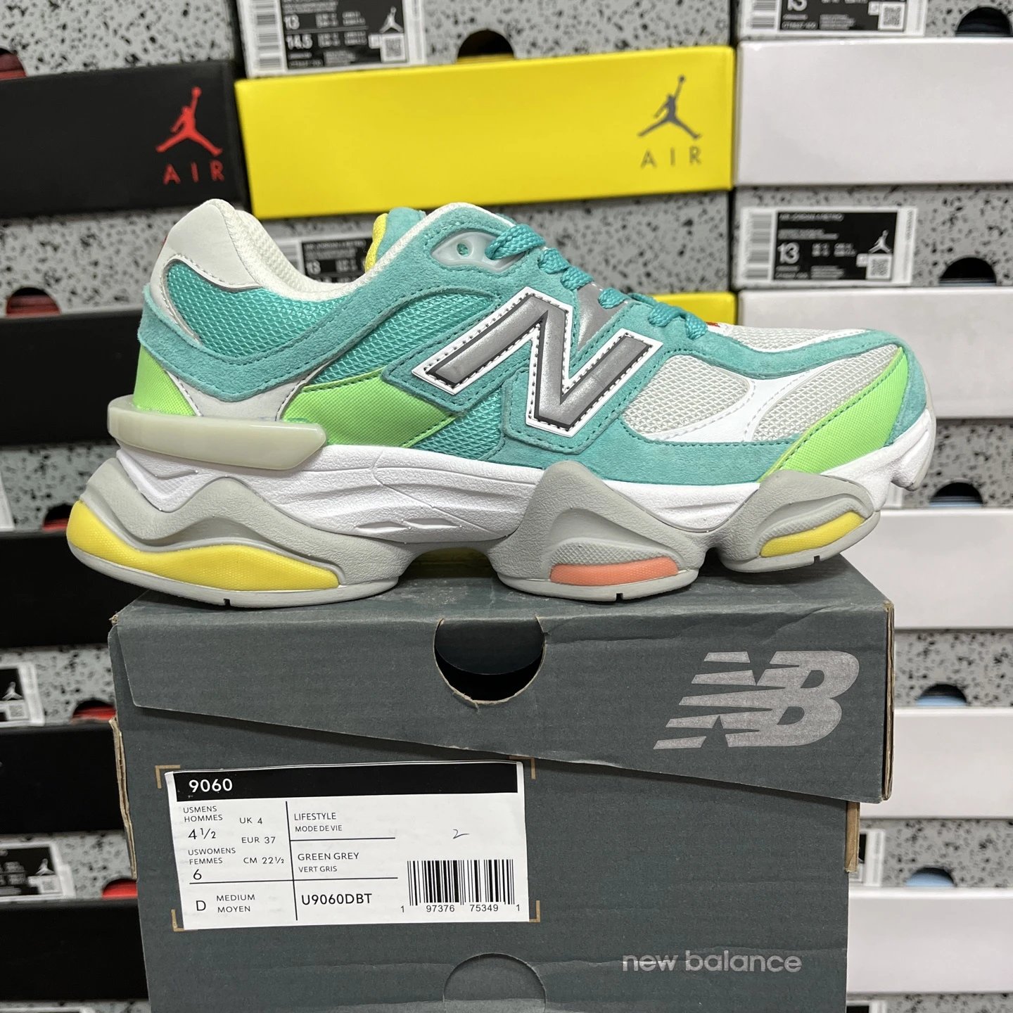 U9060DBT White Green
