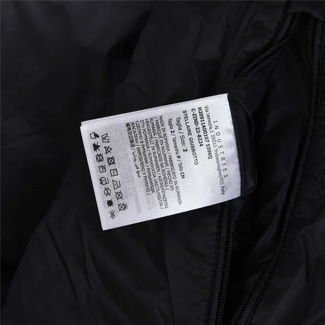Moncler Down Jackets Hooded Puffer Jacket with Sleeve Logo Patch product detail image 9