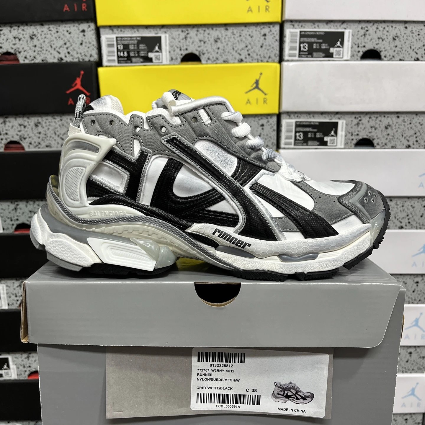 7.5 Grey White Black 9012