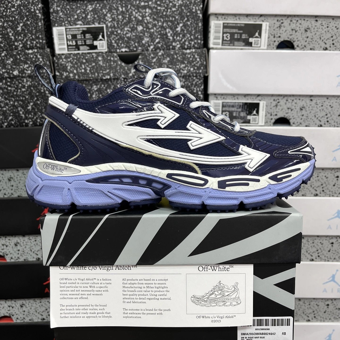 24642 Black Blue