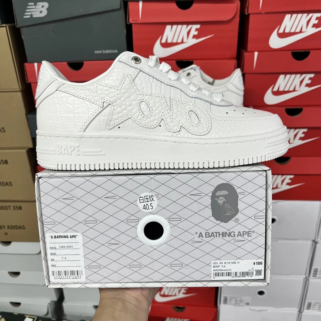 1G8010091 Collaboration White Embossed