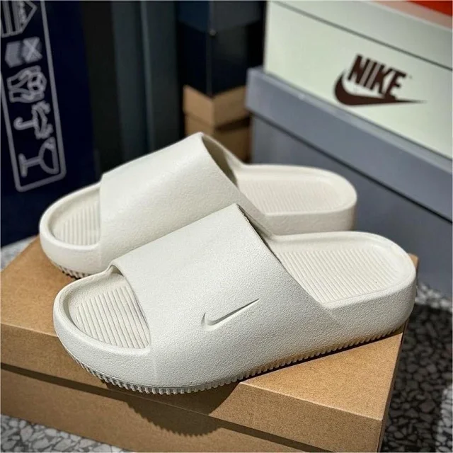 Nike Slippers One-piece slide with embossed Swoosh product detail image 3