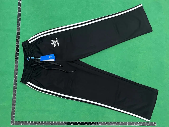 Adidas Hoodies & Sweatshirts Trefoil quarter-zip sweatshirt with striped sleeves product detail image 9