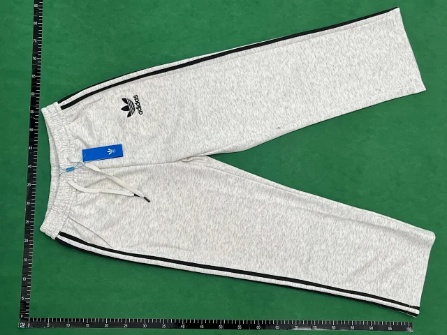 Adidas Hoodies & Sweatshirts Trefoil quarter-zip sweatshirt with striped sleeves product detail image 11