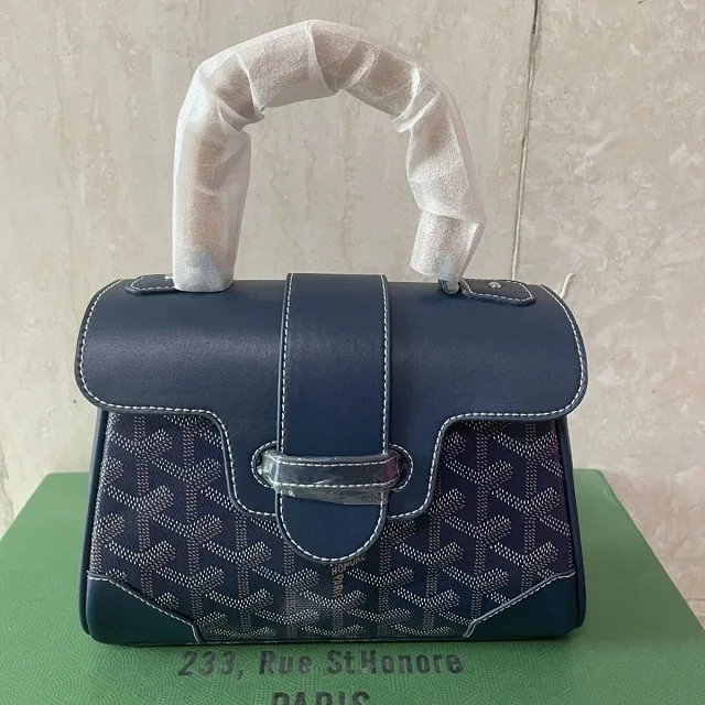 Goyard Wallets & Card Holders Chevron-pattern holder product detail image 13