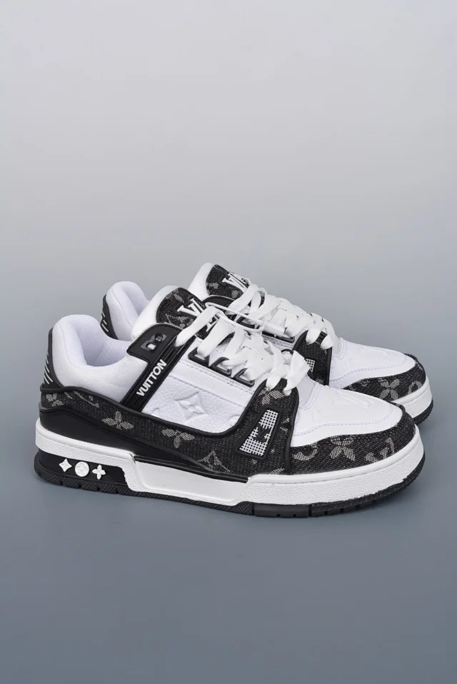 Louis Vuitton Sneakers Low-Top Monogram Lace-Up product detail image 24