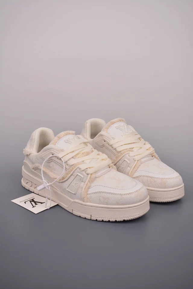 Louis Vuitton Sneakers Low-Top Monogram Lace-Up product detail image 16